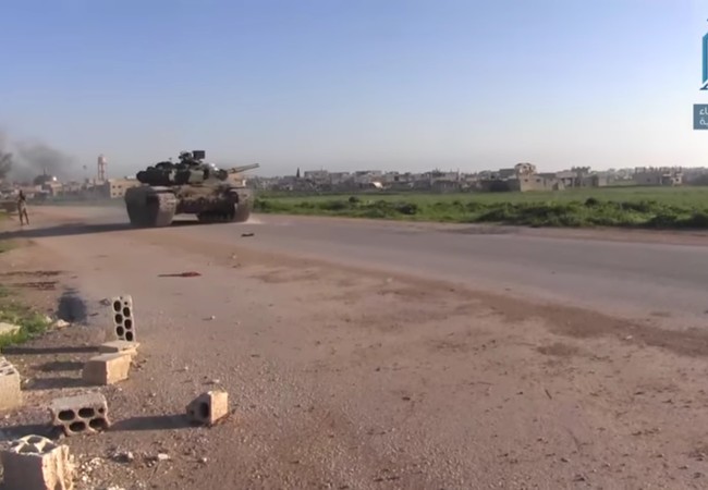 Phiến quân điều tăng T-90 chiến lợi phẩm đánh Hama, “Hổ” Syria rút lui (video) Lực lượng Hồi giáo cực đoan sử dụng xe T-90 cướp được tấn công quân đội Syria