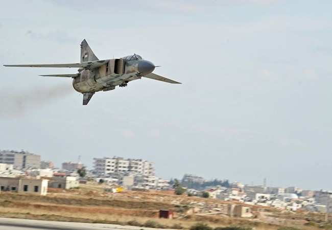 Mỹ-phương Tây đe đánh Syria sau vụ tấn công vũ khí hóa học Máy bay MiG 23 quân đội Syria