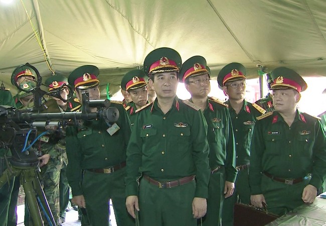 Công nghệ mô phỏng súng 12,7 mm TECAPRO (video) Trung tướng Phan Văn Giang - Tổng Tham mưu trưởng QĐND Việt Nam tham quan các sản phẩm mô phỏng của Công ty TECAPRO tại Hội thi.