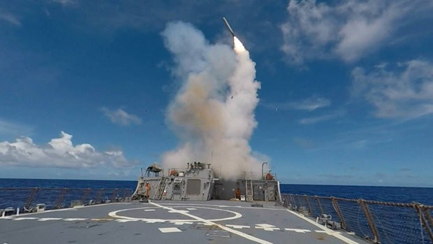 Mỹ tập kích tên lửa Syria, phiến quân thánh chiến phản ứng ra sao? Tàu khu trục tên lửa Mỹ phóng Tomahawk