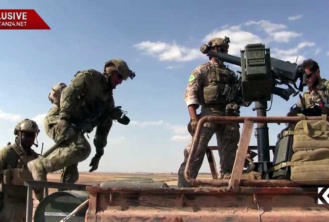 Mỹ hậu thuẫn người Kurd diệt hàng chục phiến quân IS ở Raqqa (video) Đặc nhiệm Mỹ và Lực lượng Dân chủ Syria trên chiến trường tỉnh Raqqa