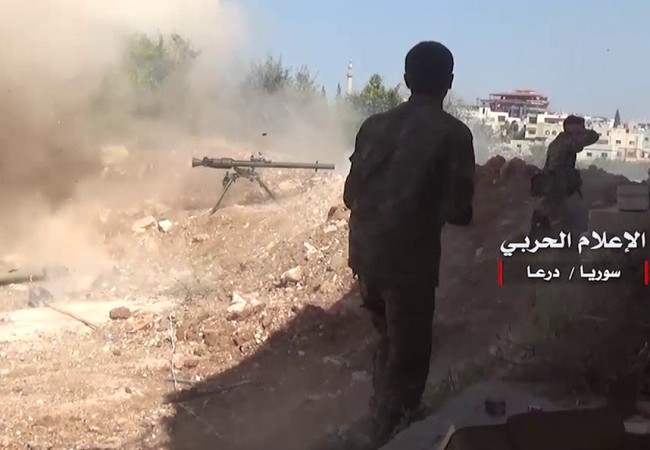 Nga yểm trợ, quân đội Syria phản công phiến quân thánh chiến tại Daraa Binh sĩ quân đội Syria trên chiến trường Daraa