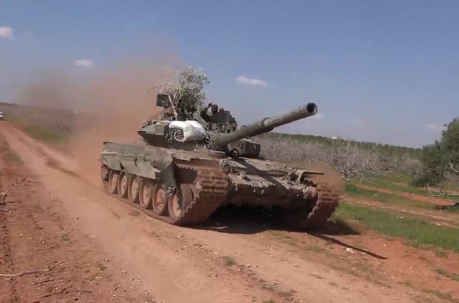 “Hổ Syria” dàn trận đánh chiếm 2 thị trấn chiến lược Xe tăng T-90 quân đội Syria tiến công trên chiến trường Hama