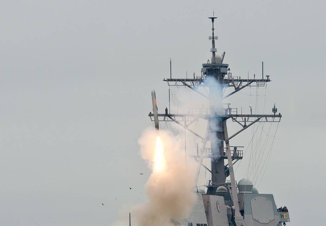 36 tên lửa Tomahawk Mỹ tập kích Syria “biến mất“: Nga ra tay hay chuyện gì? (II) Khu trục hạm Mỹ phóng tên lửa Tomahawk (ảnh minh họa)