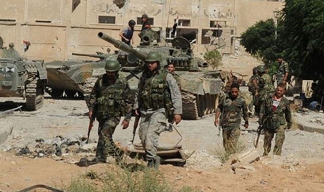 Syria điều chiến đấu cơ tới căn cứ Nga, quân Assad tấn công cao nguyên Golan Binh sĩ quân đội Syria trên vùng ngoại ô Damascus