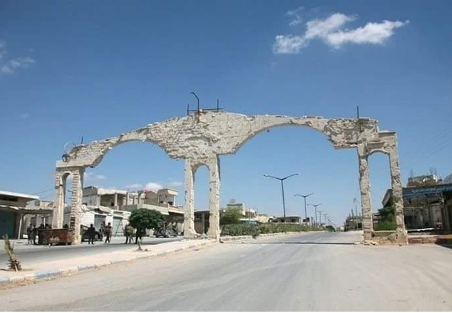 Quân đội Syria hủy diệt hàng chục xe phiến quân, hơn 50 tay súng thánh chiến chết trận (video) Cửa ngõ vào thị trấn Taibat Al-Imam sau giải phóng
