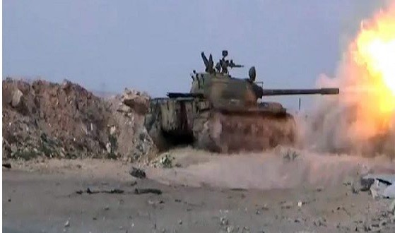 Chảo lửa Deir Ezzor: Quân đội Syria bày trận hỏa lực phá vây IS (video) Xe tăng quân đội Syria pháo kích trên chiến trường Deir Ezzor