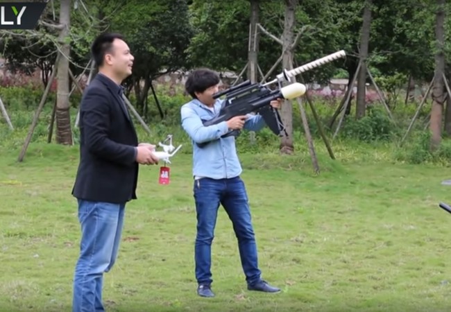 Video: Trung Quốc phát triển súng săn máy bay không người lái giá rẻ Thử nghiệm bắn hạ drone ở Trung Quốc