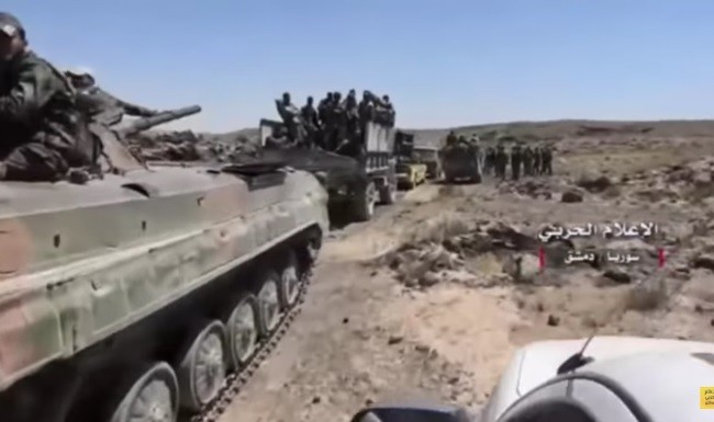 Quân đội Syria bất ngờ tấn công IS phía đông Damascus (video) Quân đội Syria tấn công trên vùng ngoại ô Damascus