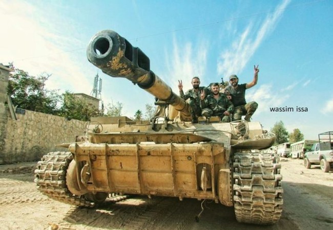 Chiến sự Syria: Quân Assad vây dồn phiến quân ở ngoại ô Damascus vào tử địa Xe tăng quân đội Syria trên chiến trường ngoại ô Damascus
