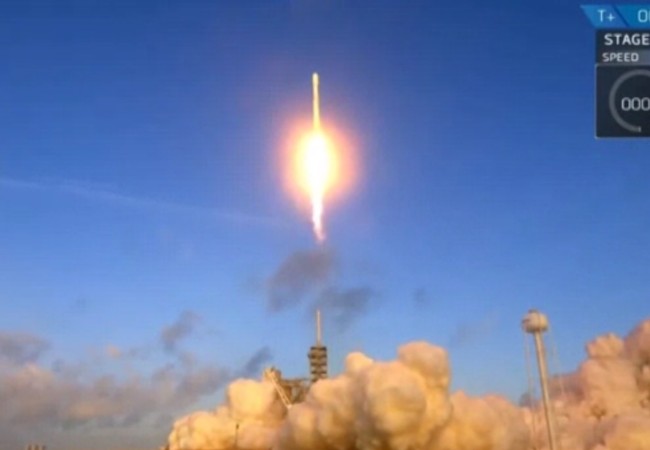 SpaceX phóng thành công tên lửa mang vệ tinh do thám Mỹ vào vũ trụ Tên lửa Falcon 9 được phóng đi từ sân bay vũ trụ ở Florida, Mỹ