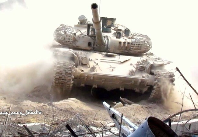 Chiến sự Syria: Lính chính phủ san phẳng chỉ huy sở phiến quân ở Daraa Xe tăng quân đội Syria tiến công trên chiến trường Damascus