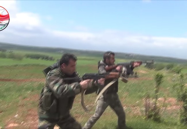 Quân đội Syria bẻ gãy IS phản kích trên chiến trường Hama Binh sĩ lực lượng vũ trang địa phương NDF ở Hama