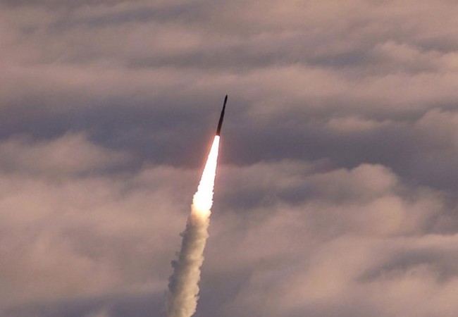 Mỹ lại phóng thử tên lửa đạn đạo Minuteman III (video) Tên lửa Minuteman III phóng lên từ California