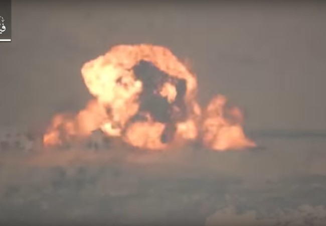 Mất cảnh giác, quân đội Syria lại tổn thất nặng ở Damascus (video) Vụ phá hủy kho quân giới và xe tăng quân đội Syria