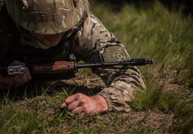 Quân Ukraine pháo kích ác liệt chiến tuyến Donesk (video) Cuộc chiến vùng Donbass (ảnh minh họa)