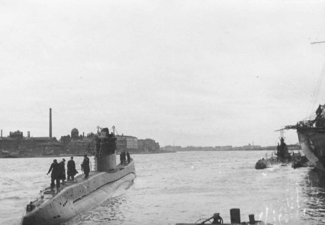 Nga bất ngờ phát hiện 2 tàu ngầm chìm dưới biển Baltic (video) Tàu ngầm S-406 Hải quân Liên Xô trong quân cảnh thành phố Leningrad