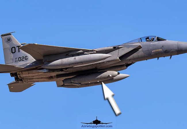 Mỹ thử nghiệm thành công kết nối mạng chiến thuật giữa F-15 và F-22 Máy bay chiến đấu F-15C với thùng container Talon HATE