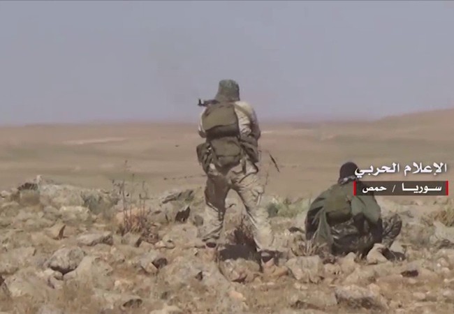 Quân đội Syria giải phóng thêm nhiều cao điểm phía đông tỉnh Homs (video) Binh sĩ lực lượng quân đoàn tình nguyện số 5 tấn công trên vùng sa mạc tỉnh Homs