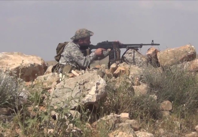 Không quân Nga càn quét, quân đội Syria diệt hàng loạt tay súng IS tại Homs Binh sĩ quân đoàn tình nguyện số 5 tấn công trên vùng sa mạc đông Aleppo