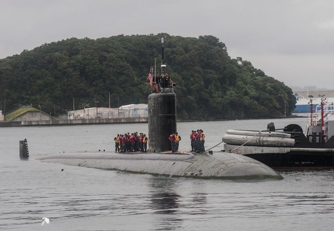 Mỹ điều tàu ngầm mang Tomahawk đến bán đảo Triều Tiên Tàu ngầm hạt nhân tấn công USS Santa Fe SSN-763 cập cảng căn cứ quân sự Mỹ Yokosuka ở Nhật Bản