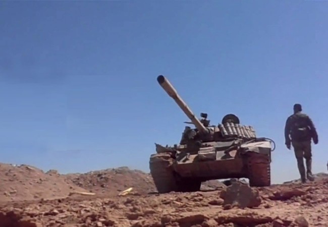 Chiến sự Deir Ezzor: Quân đội Syria bẻ gãy cuộc tấn công IS, diệt hàng chục tay súng khủng bố Binh sĩ và xe tăng quân đội Syria trên chiến trường Deir Ezzor