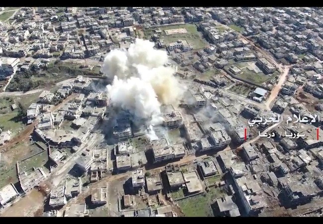 Không quân Nga-Syria giáng đòn chết chóc xuống phiến quân tại Daraa (video) Cận cảnh vụ không kích của không quân Nga trên thành phố Daraa