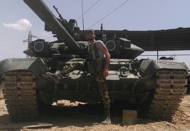 “Hổ Syria” ồ ạt tấn công, đánh chiếm 9 cứ điểm IS ở đông Aleppo Binh sĩ lực lượng Tiger và xe tăng T-90 trên chiến trường Syria