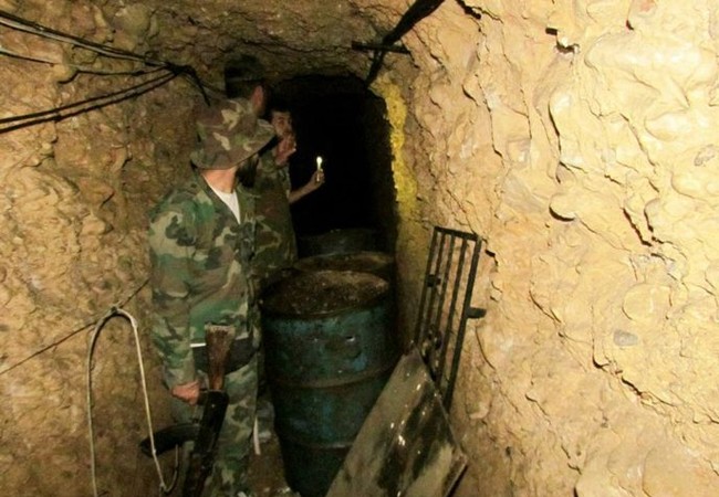 Chiến sự Syria: Phát hiện căn cứ ngầm khổng lồ của phiến quân ở ngoại vi Damascus Căn cứ hầm ngầm lực lượng Hồi giáo cực đoan thánh chiến trong quận Al-Qaboun, ngoại ô Damascus