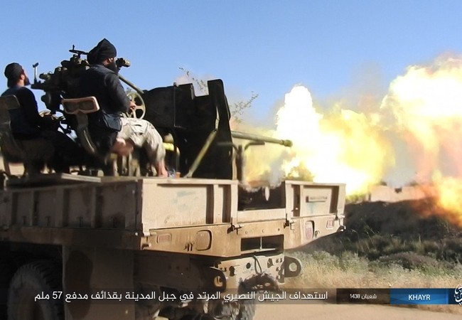 Chảo lửa Deir Ezzor: Quân đội Syria tiêu diệt gần 50 chiến binh IS (video) Quân đội Syria đánh trả IS trên chiến trường Deir Ezzor