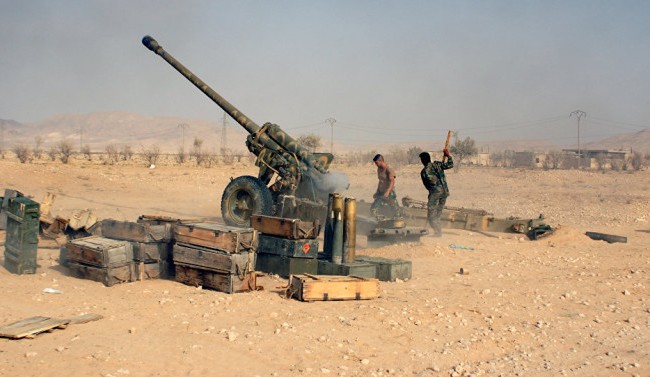 Quân đội Syria tấn công lớn, đánh đuổi IS ở nam Palmyra Pháo binh quân đội Syria trên chiến trường Palmyra