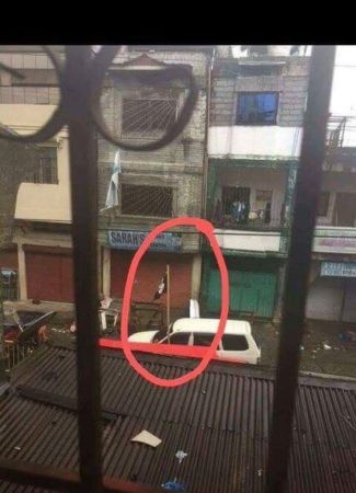 Tổng thống Philippines tuyên bố thiết quân luật tại Mindanao Cờ của IS trong thành phố Marawi, Philiphines