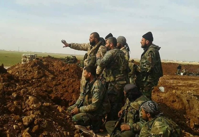 “Hổ Syria” đè bẹp IS, chiếm liên tiếp 6 cứ địa phiến quân ở Aleppo Các sĩ quan lực lượng Tiger trên chiến trường phía đông Aleppo