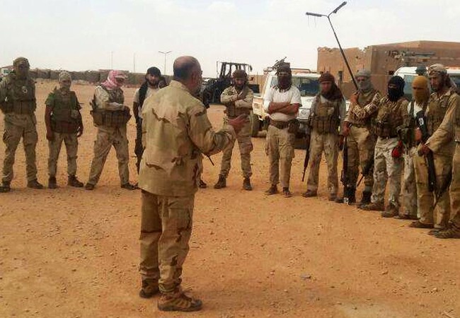 Phiến quân FSA phóng tên lửa tấn công quân đội Syria (video) Nhóm chiến binh thánh chiến trên sa mạc tỉnh Homs
