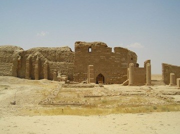 Chiến sự Syria: Phiến quân tàn phá và buôn bán cổ vật thu lợi khổng lồ Thành phố cổ Dura-Europos, hình thành vào thế kỷ thứ III trước Công nguyên, bị IS tấn chiếm và hủy diệt, tương tự như ở Palmyra