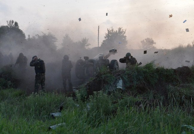 Tập kích thất bại, 8 biệt kích Ukraine chết và bị thương tại Donbass Binh sĩ Ukraine pháo kích vào vùng Donbass