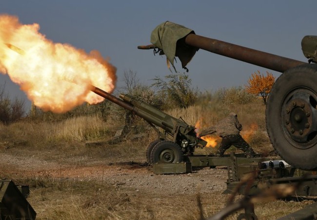 Quân đội Ukraine bất ngờ đánh thốc vào Donbass (video) Pháo binh Ukraine bắn phá dữ dội Lugansk