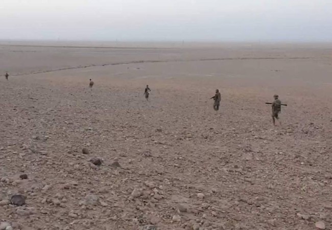 Lính thủy đánh bộ Nga sát cánh cùng quân đội Syria tấn công IS (video) Quân đội Syria tiến công về phía thị trấn dầu mỏ Arak, phía đông Palmyra