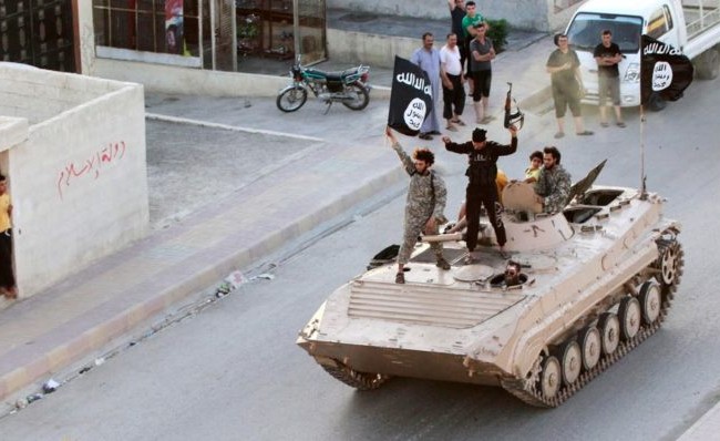 IS tung đòn phản công, người Kurd tổn thất nặng tại Raqqa Chiến binh IS trong thành phố Raqqa
