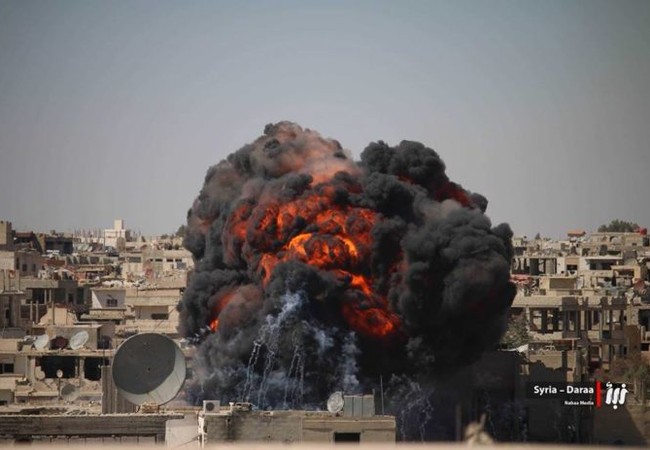 Không quân Syria trút hỏa lực dữ dội vào phe thánh chiến ở Daraa (video) Không quân Syria không kích dữ dội vào chiến tuyến của phiến quân ở Daraa