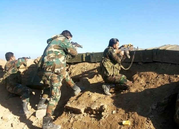 Chiến sự Deir Ezzor: Quân đội Syria tử chiến cầm chân IS Binh sĩ quân đội Syria phòng thủ trong thành phố Deir Ezzor