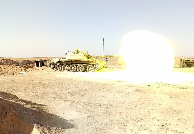 Chảo lửa Deir Ezzor: Quân đội Syria quyết tử chiến với IS (video) Quân đội Syria đánh trả cuộc tấn công của IS vào Deir ezzor