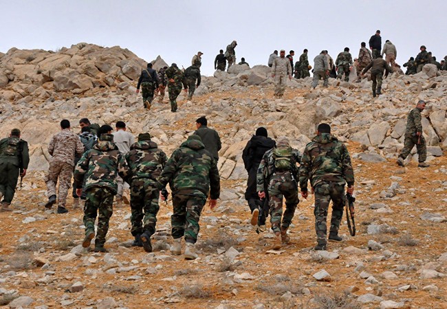 Nga yểm trợ, quân đội Syria tấn công IS trên sa mạc Homs (video) Binh sĩ quân đội Syria