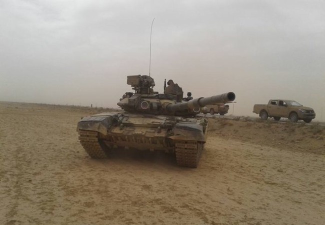 T-90 Nga cùng “Diều hâu sa mạc” Syria xung trận đánh IS (video) Xe tăng T-90 quân đội Syria trên chiến trường