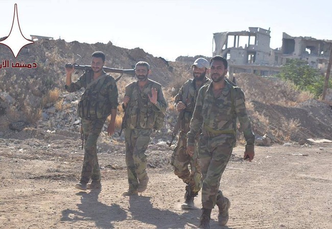 Quân đội Syria trút bão lửa vào phiến quân trên cao nguyên Golan (video) Binh sĩ quân đội Syria trên cao nguyên Golan