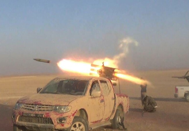 Quân đội Syria chiếm cứ điểm chiến lược trên đường về Deir Ezzor Pháo binh - tên lửa quân đội Syria tấn công IS trên chiến trường Palmyra, khu mỏ Arak