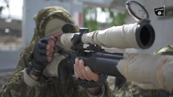 Chiến sự Syria: Sniper IS bắn chết 74 dân quân người Kurd Một tay súng bắn tỉa của khủng bố IS