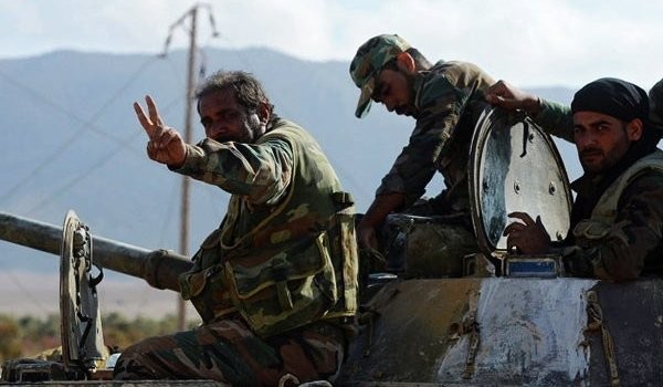 Khốc liệt cuộc chiến giải cứu Deir Ezzor, IS bắn cháy xe tăng Syria (chùm video) Binh sĩ quân đội Syria tiến công trên hướng Palmyra - Deir Ezzor