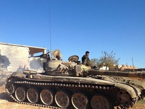 Quân đội Syria dốc lực đánh chiếm mỏ khí đốt đông Palmyra Xe tăng quân đội Syria trên vùng sa mạc tỉnh Homs