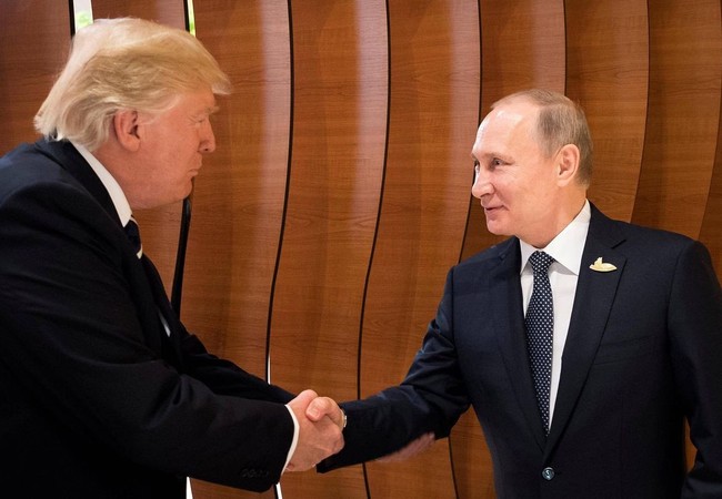 Điều gì khiến ông Putin nổi giận trong cuộc gặp Donald Trump? Tổng thống Mỹ Donald Trump gặp tổng thống Nga Vladimir Putin tại hội nghị G20